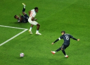 米兰体育馆-萨尔茨堡后卫固守球门出战应对的简单介绍