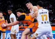 米兰体育注册-山西男篮赢得激烈较量，高举胜利旗帜