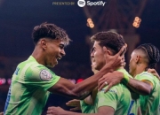 米兰体育培训-巴塞罗那球员发挥出色，晋级四强