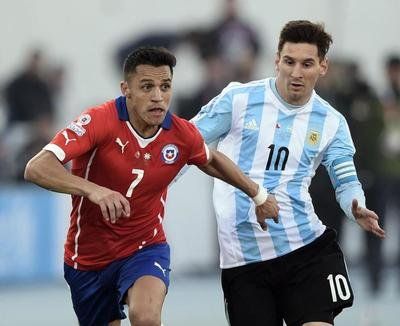 智利队在国际杯赛中勇夺冠军