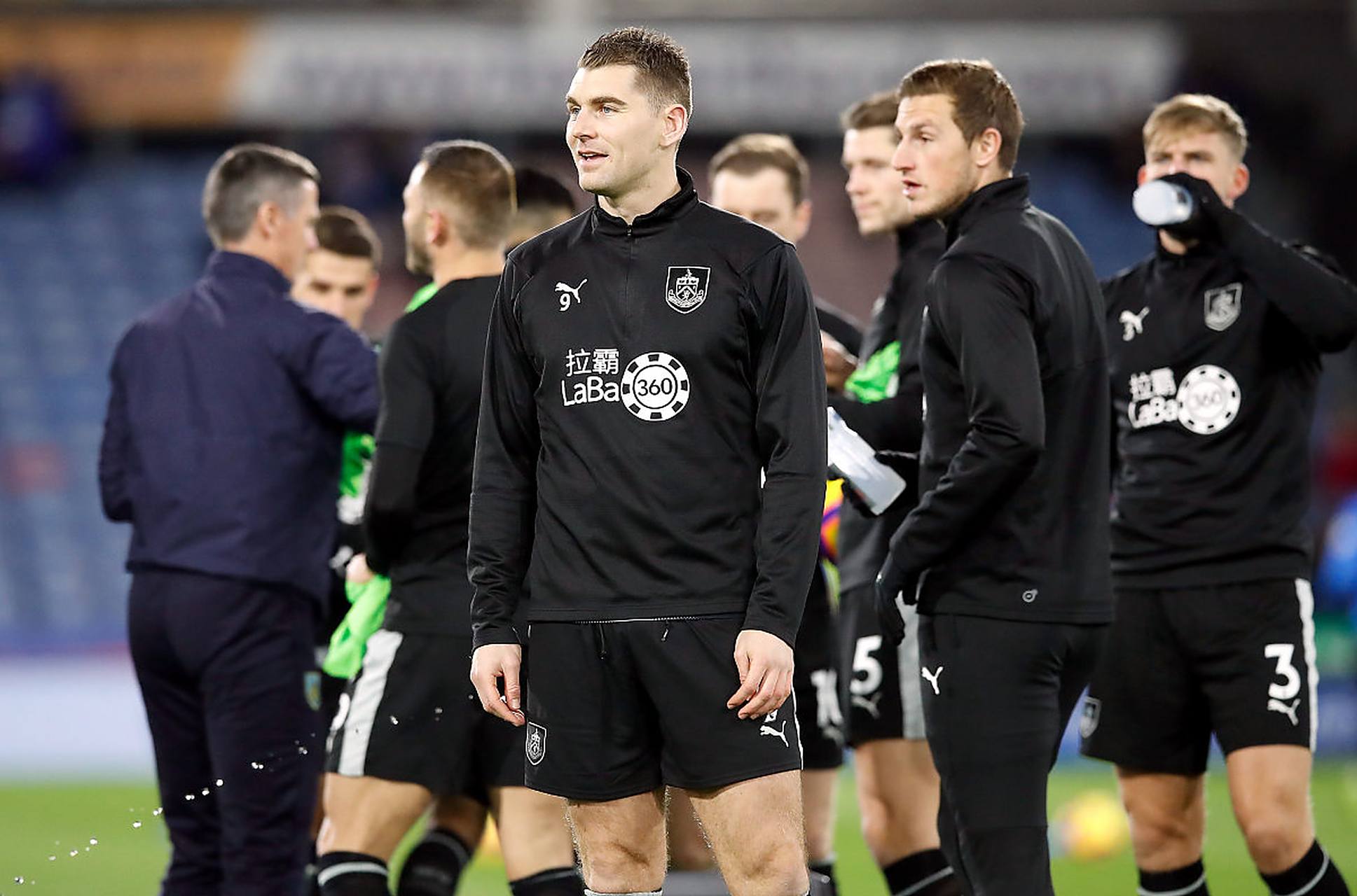 冰岛中场积极组织，创造多次得分机会的简单介绍