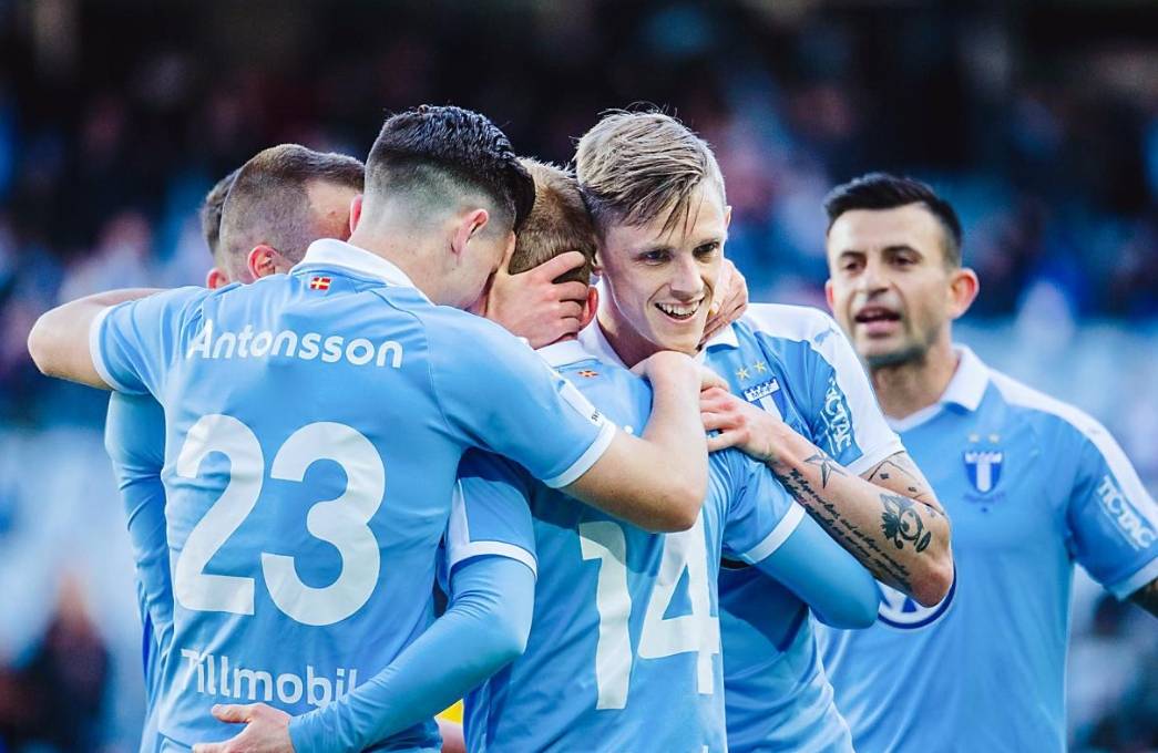 顶级球队在国际比赛中碰撞出火花 顶级球队在国际比赛中碰撞出火花