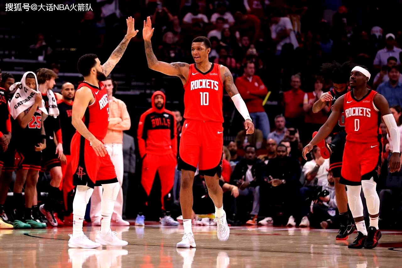 爵士再次击败黄蜂,展现出色的整体实力 爵士再次击败黄蜂,展现出色的整体实力