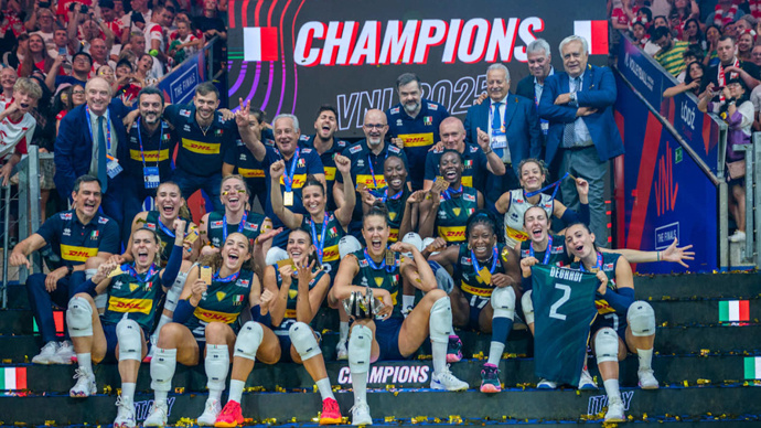 球队展现强大底蕴，击败卫冕冠军称霸联赛的简单介绍