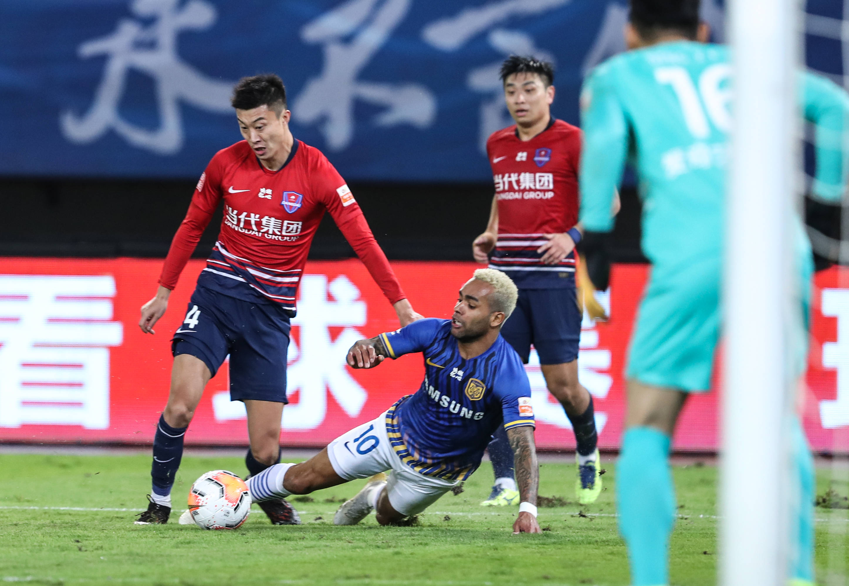 关于江苏苏宁战平武汉卓尔，保级压力不减的信息