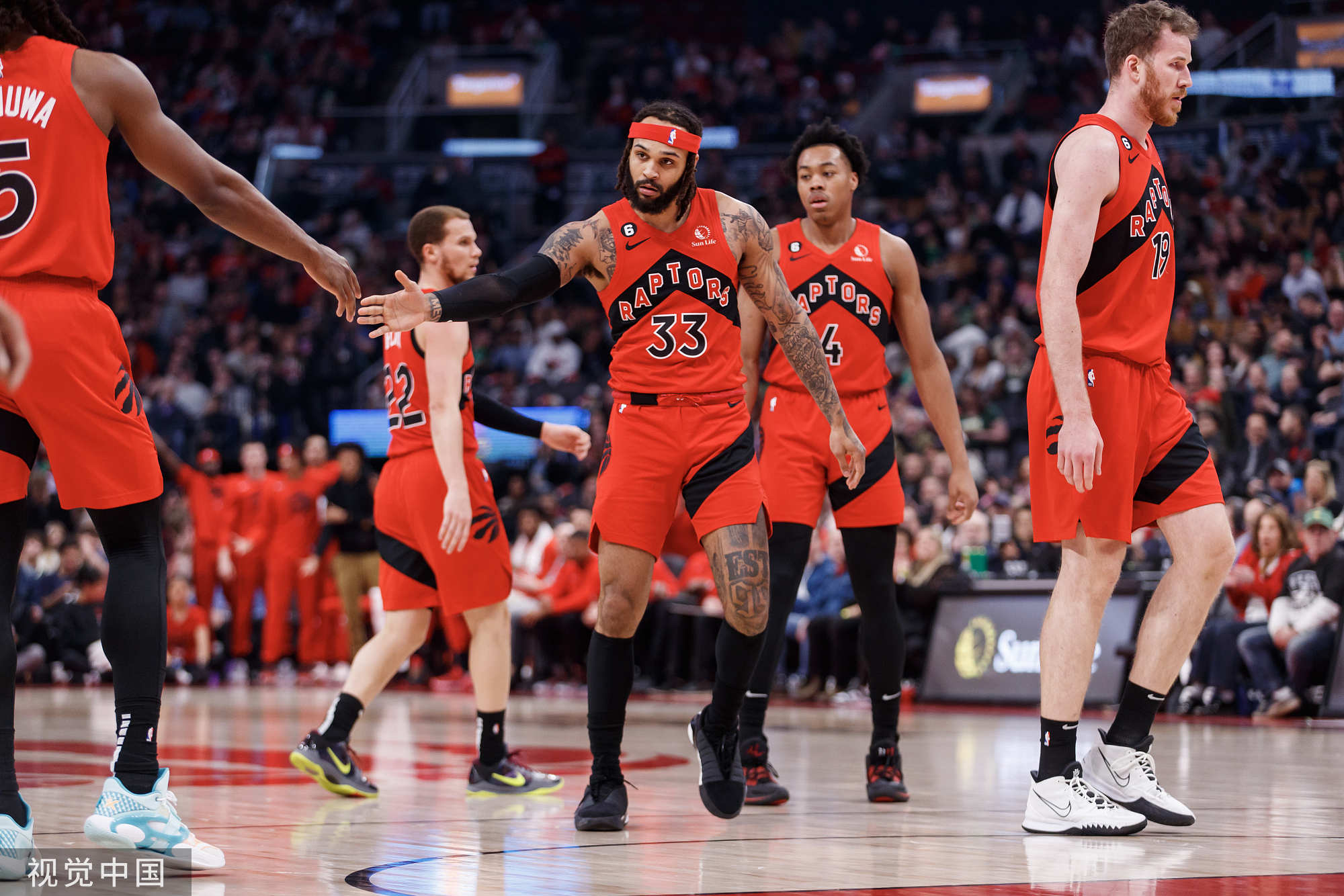 狼队客场力克猛龙,取得关键胜利 狼队客场力克猛龙,取得关键胜利