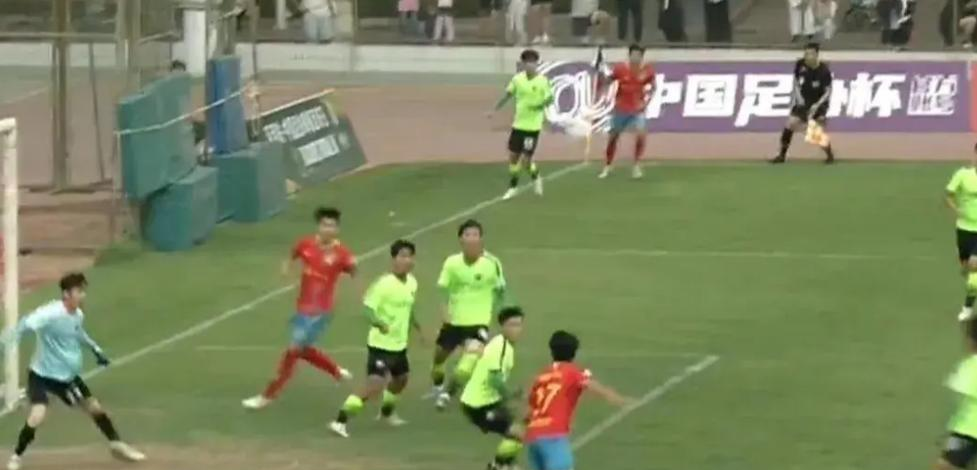 包含球队实力强弱对阵，场面火爆令观众沸腾的词条