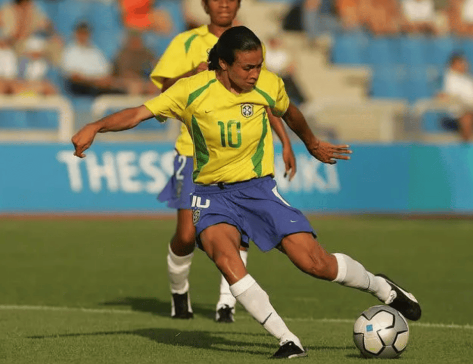 加拿大女足新星崭露头角，在国际赛中抢眼