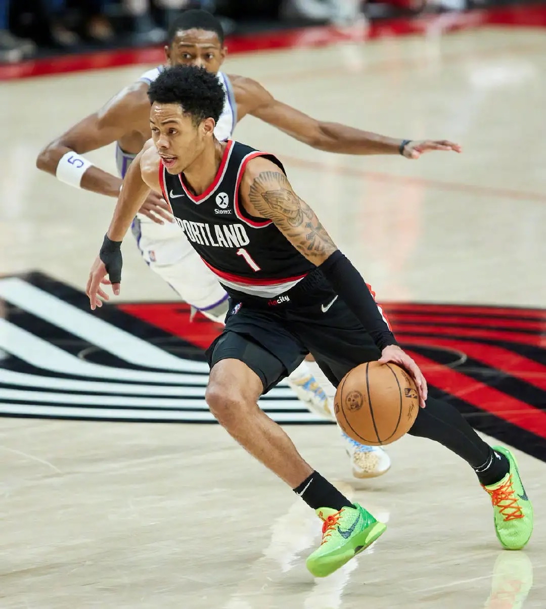 开拓者队不敌对手暂时落后西部半决赛 开拓者队不敌对手暂时落后西部半决赛