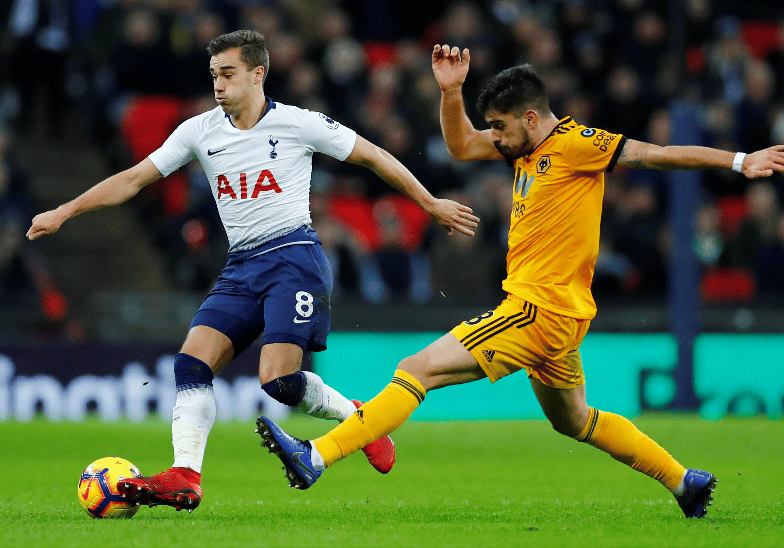 狼队示警裁判不公,主场遭遇连败,保级形势险飞响炮的简单介绍 狼队示警裁判不公,主场遭遇连败,保级形势险飞响炮的简单介绍