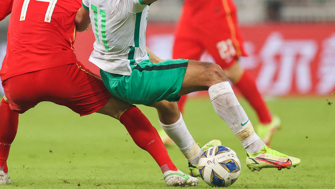 中国男足备战世预赛，李铁担忧伤病问题