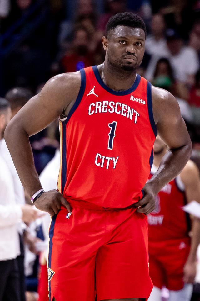 关于美式橄榄球明星转战篮球获得粉丝热捧的信息 关于美式橄榄球明星转战篮球获得粉丝热捧的信息