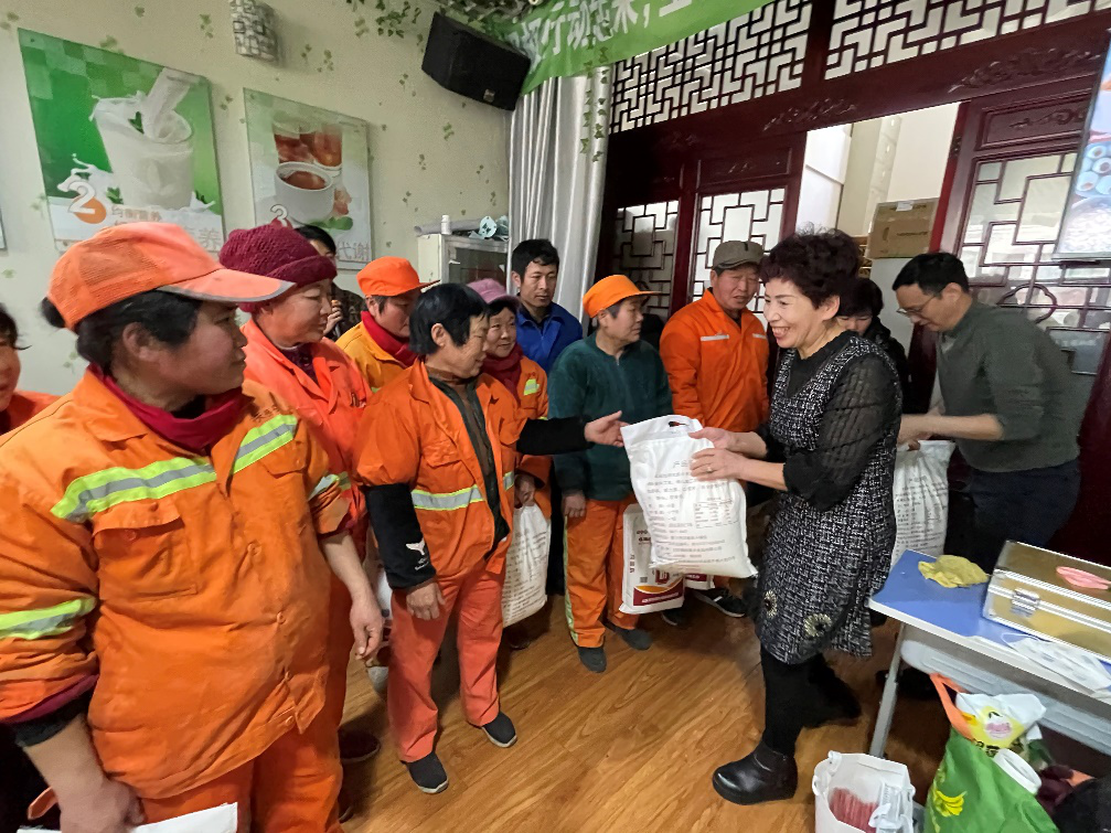 博努奇积极参与慈善活动,用行动传递温暖与关爱 博努奇积极参与慈善活动,用行动传递温暖与关爱