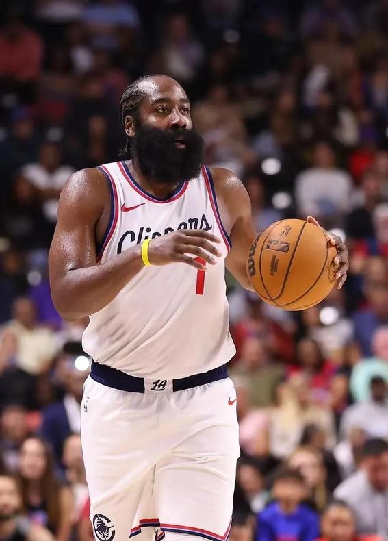 包含快船惊险获胜，莱纳德贡献关键抢断的词条