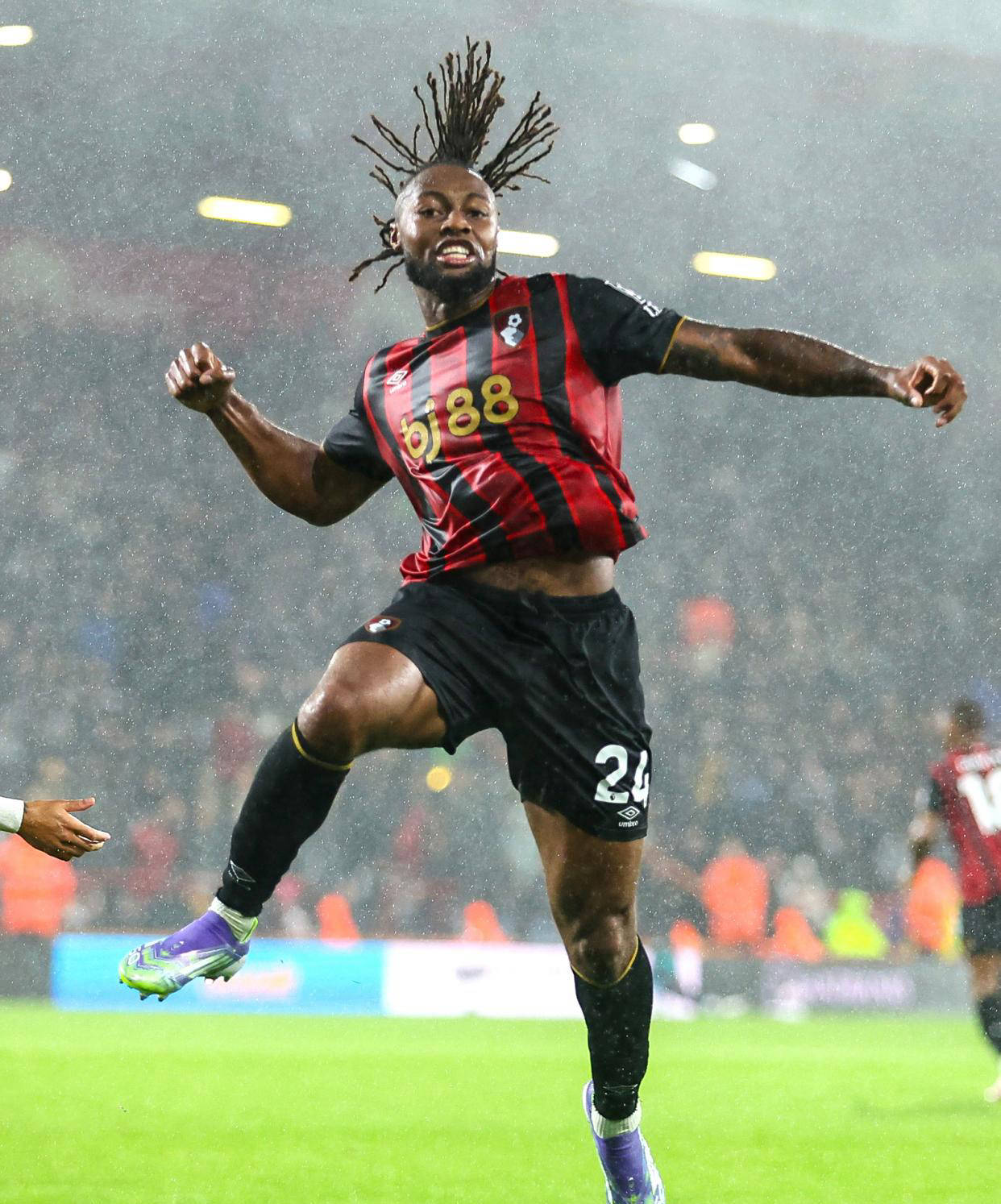 富勒姆主场战败伯恩茅斯，表现渐有改进