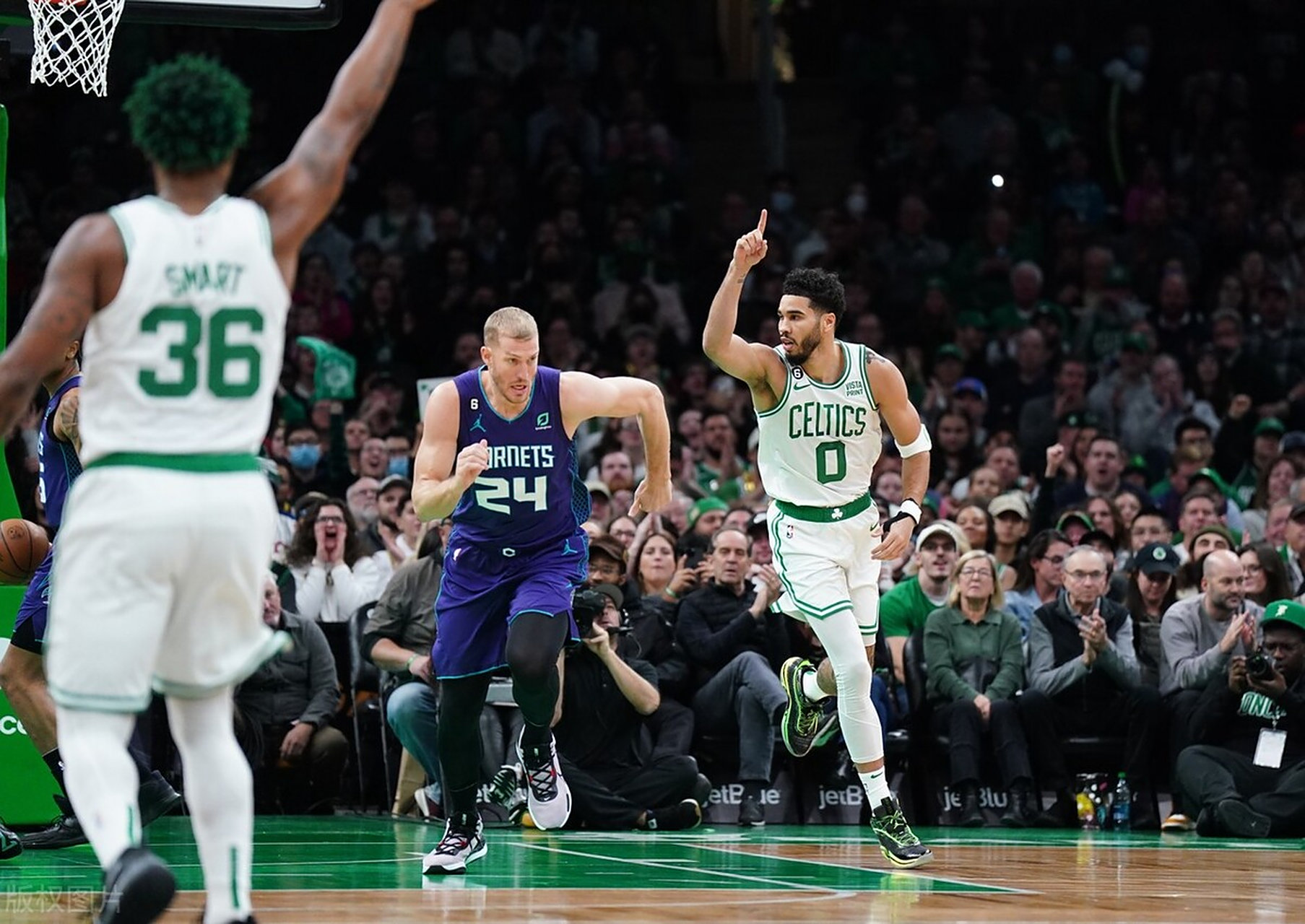 火箭大胜黄蜂，豪取四连胜