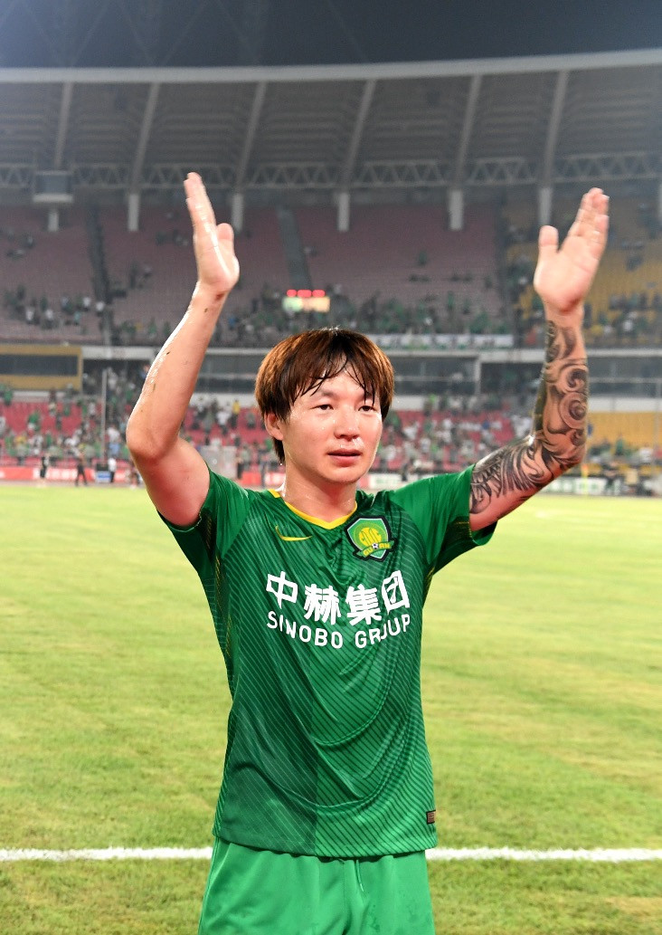 沙尔克坚守主场不败,继续向前 沙尔克坚守主场不败,继续向前