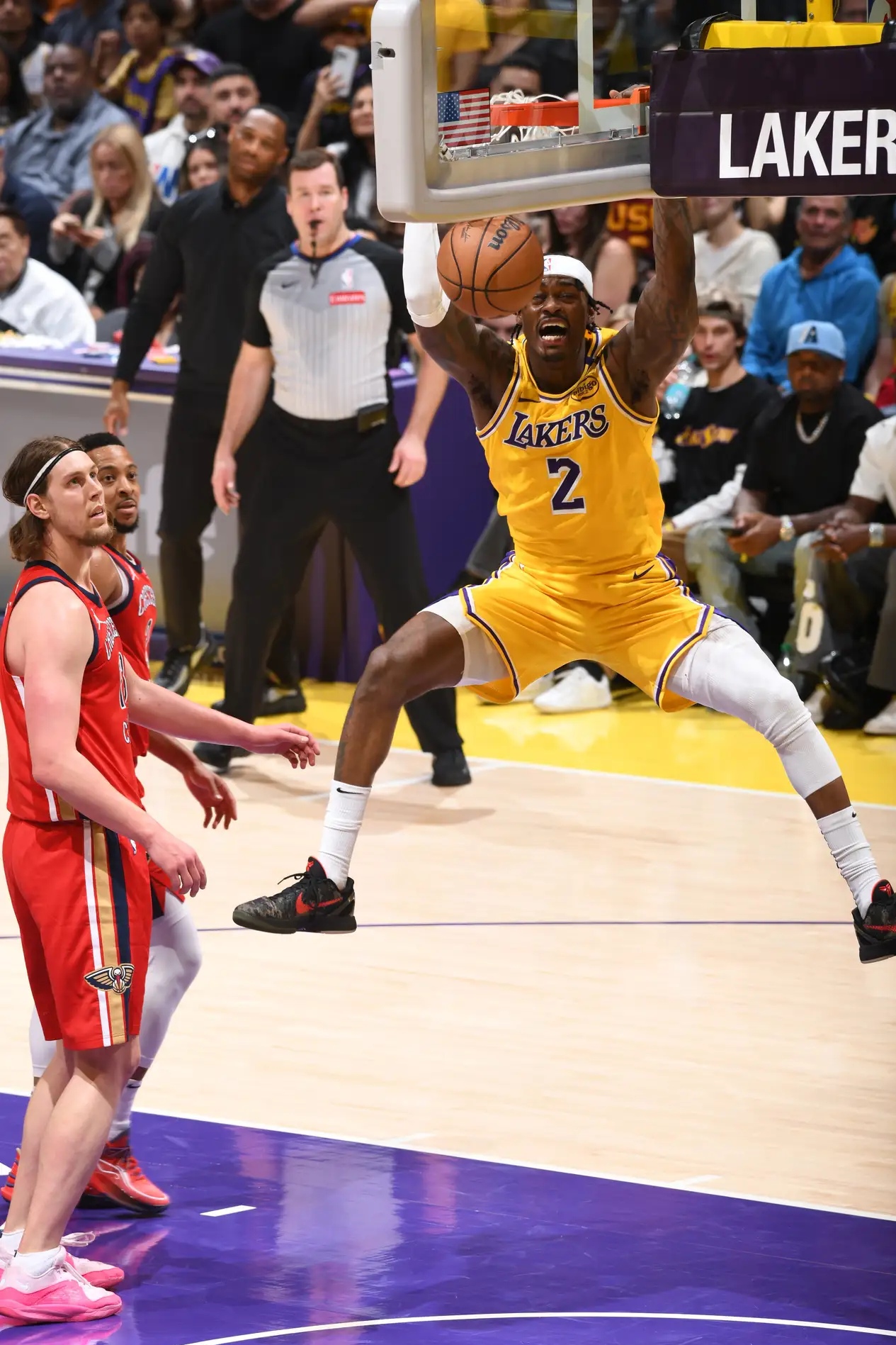 湖人艰苦险胜开拓者,击败对手取得胜利 湖人艰苦险胜开拓者,击败对手取得胜利