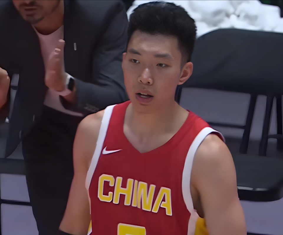 包含荷兰男篮队员发挥稳定，成功进入四强的词条